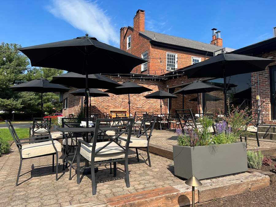 patio dining at Cree wine