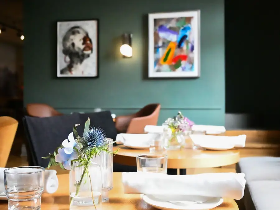 Lounge Dining, Art Provided by Petrucci Family Foundation, Cree Wine Company